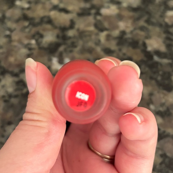 PERFECT POUT SOFT MATTE LIP COLOR Icon - Picture 5 of 5